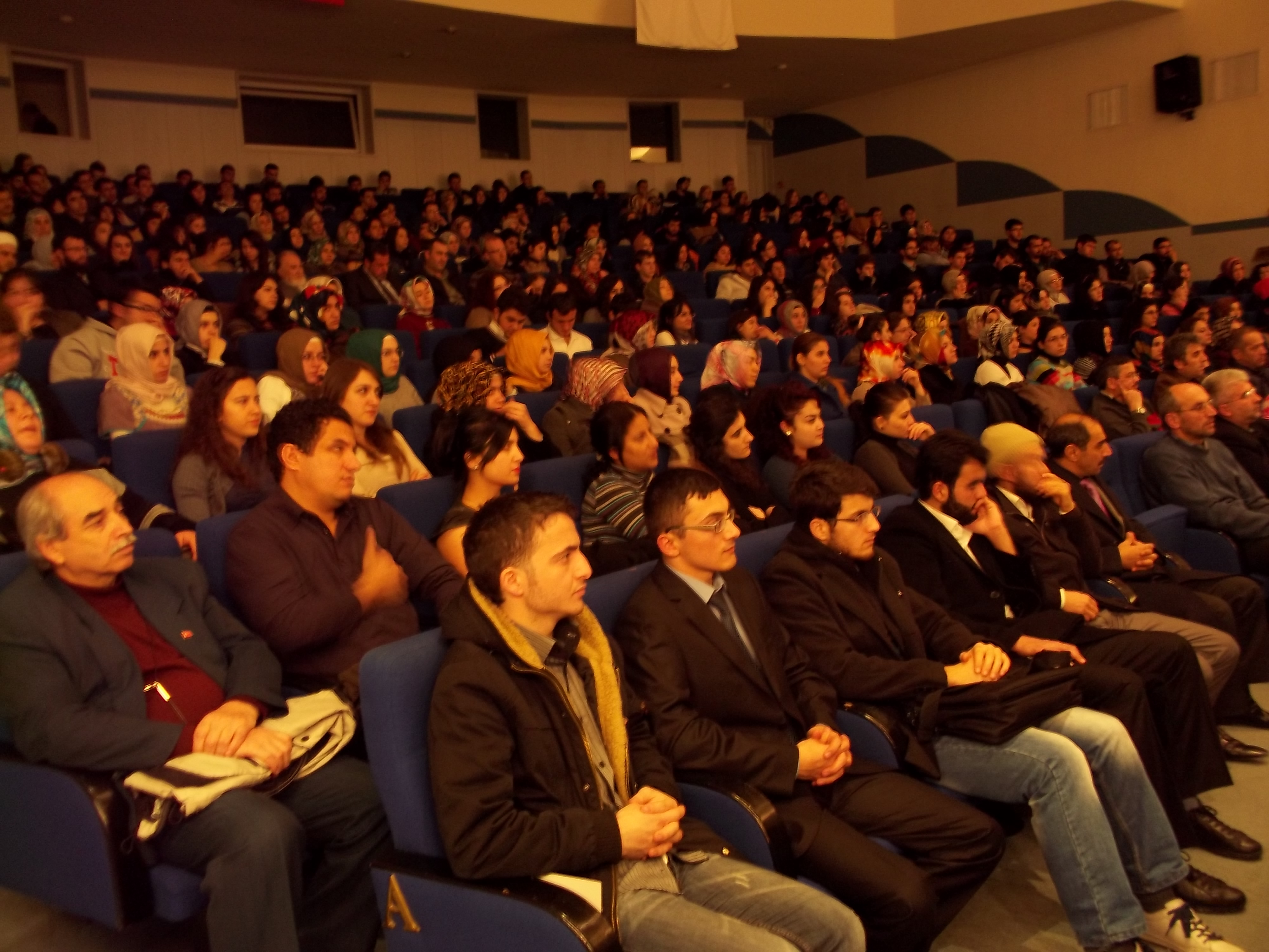ABANT İZZET BAYSAL ÜNİVERSİTESİ KONFERANS SALONUNDA HELAL GIDA KONFERANSI