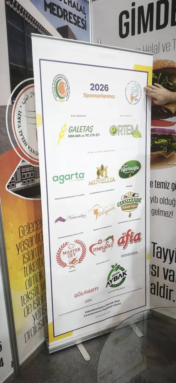 MÜSİAD EXPO 2026 fuarında GİMDES standında sergilenen sponsor roll-up